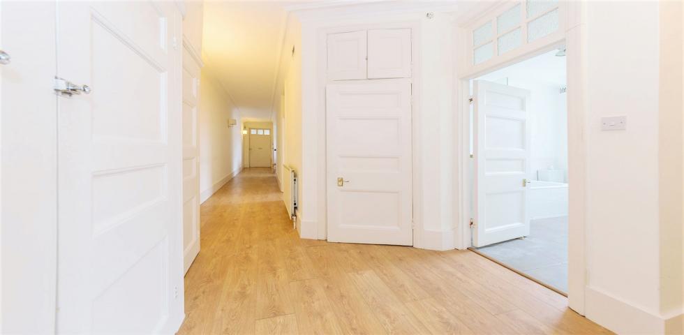 Modern Apartment Dunrobin Court, Hampstead